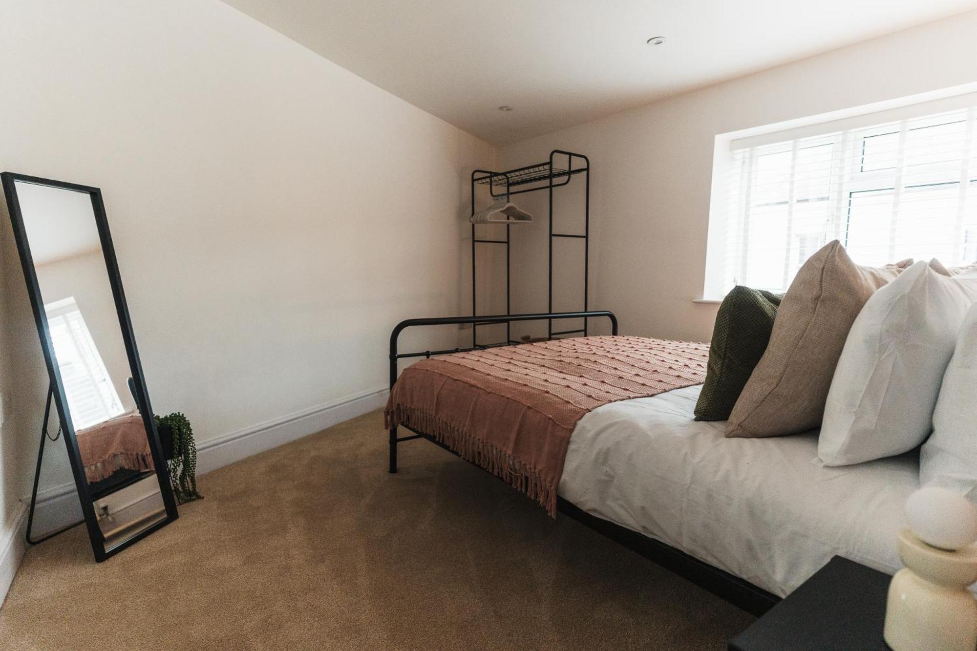 Feature Stone, Stunning Apartment, 2 X King Beds And Single, Sleeps 5 Castle Cary Exterior photo