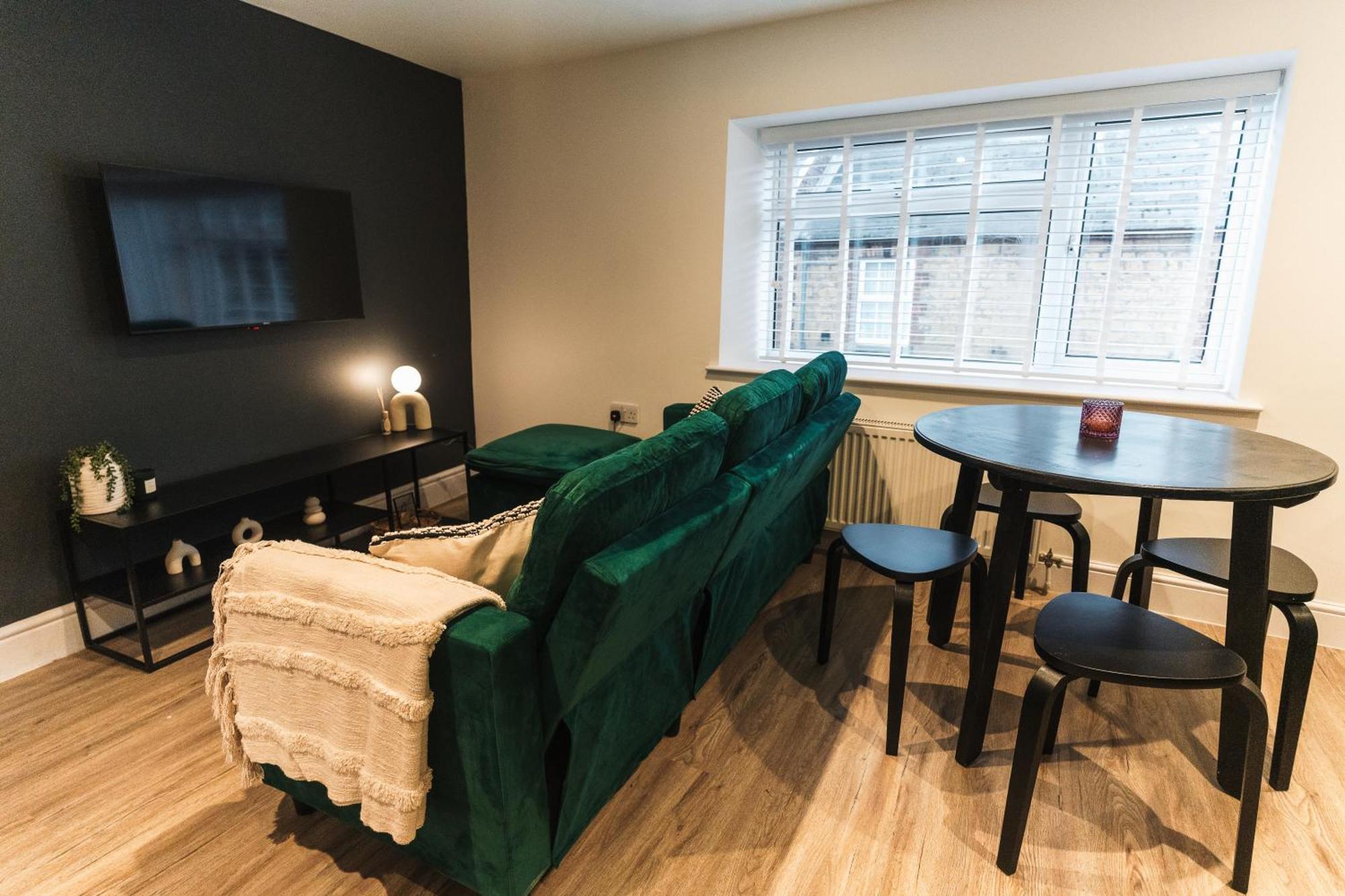 Feature Stone, Stunning Apartment, 2 X King Beds And Single, Sleeps 5 Castle Cary Exterior photo